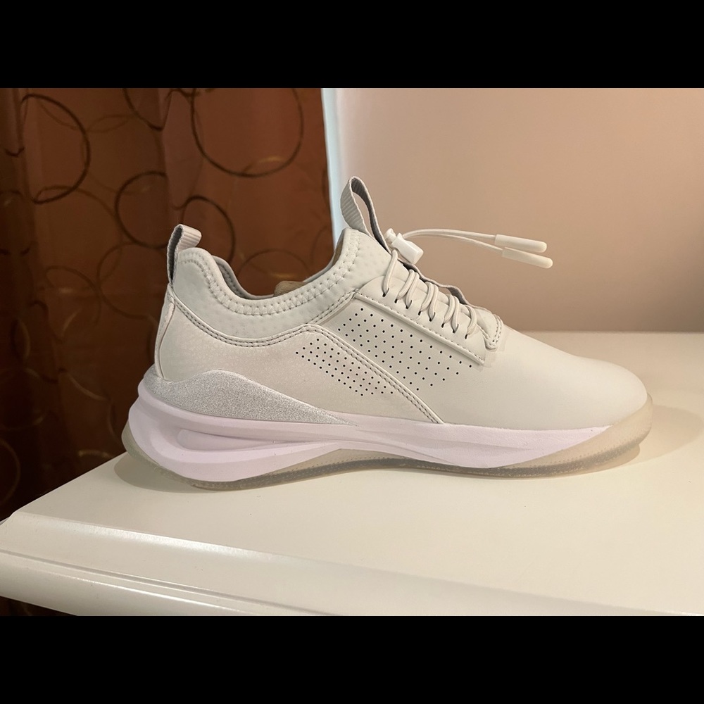 Clove Nursing Shoes